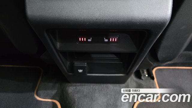 Land Rover Discovery Sport 2.0 TD4 HSE Luxury 2018 — фото 18
