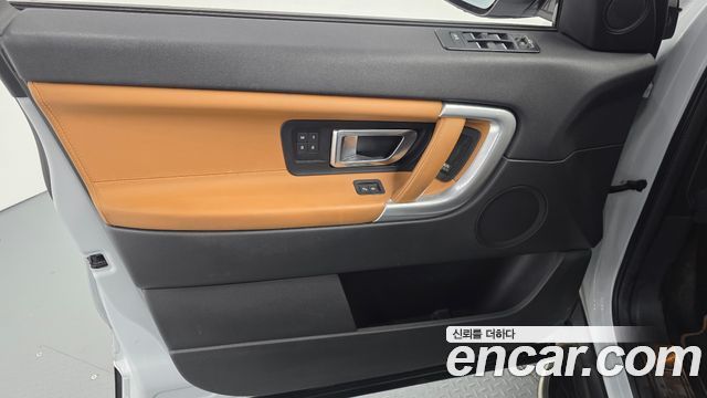 Land Rover Discovery Sport 2.0 TD4 HSE Luxury 2018 — фото 24