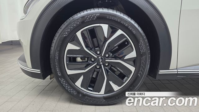 Kia EV6 Long Range Light 2023 — фото 5