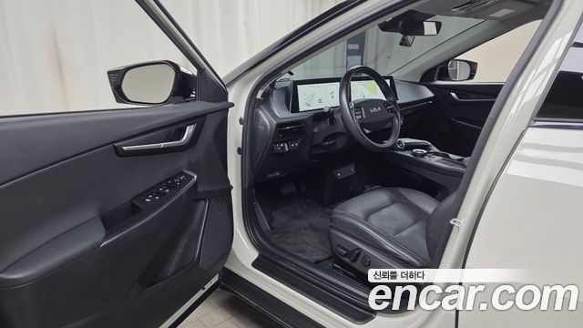 Kia EV6 Long Range Light 2023 — фото 10