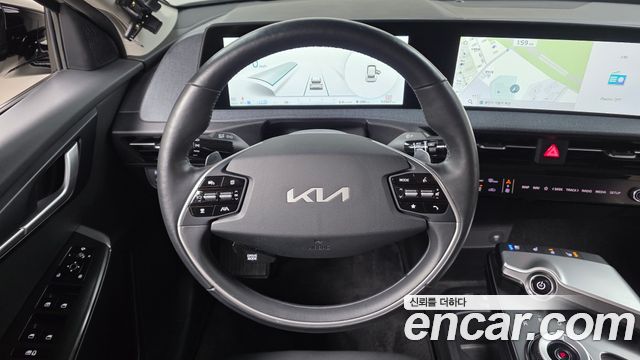 Kia EV6 Long Range Light 2023 — фото 18