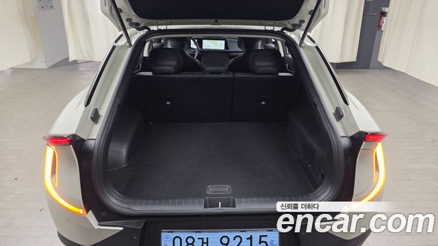 Kia EV6 Long Range Light 2023 — фото 20