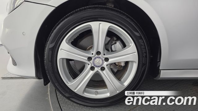 Mercedes-Benz E-Class (W213) E200 Avantgarde 2017 — фото 5
