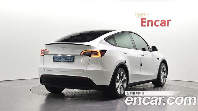 Tesla Model Y RWD 2023 — фото 2