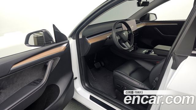 Tesla Model Y RWD 2023 — фото 10