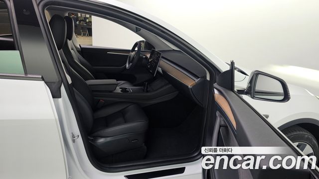 Tesla Model Y RWD 2023 — фото 19