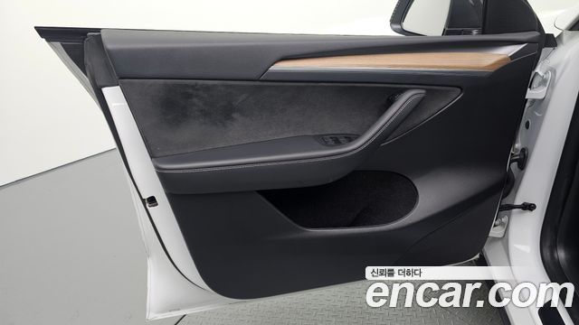 Tesla Model Y RWD 2023 — фото 24