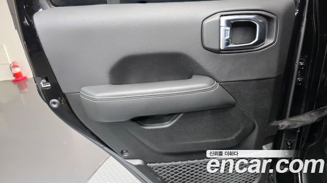 Jeep Wrangler (JL) 2.0 Overland 4Door 4xe 2022 — фото 25