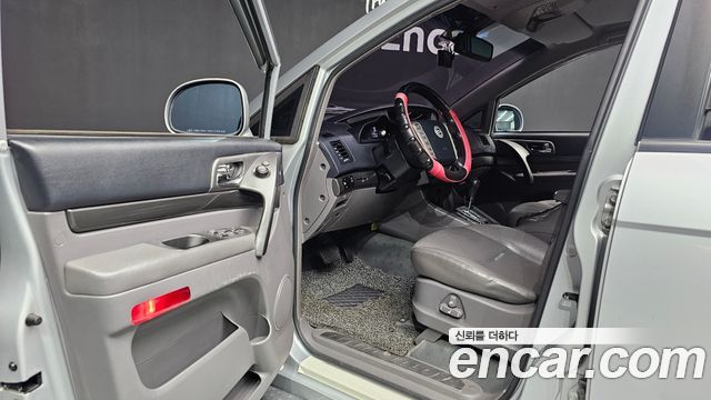 KG Mobility (SsangYong) Korando Turismo 4WD RT 11-seater 2014 — фото 10