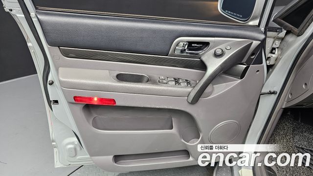 KG Mobility (SsangYong) Korando Turismo 4WD RT 11-seater 2014 — фото 24