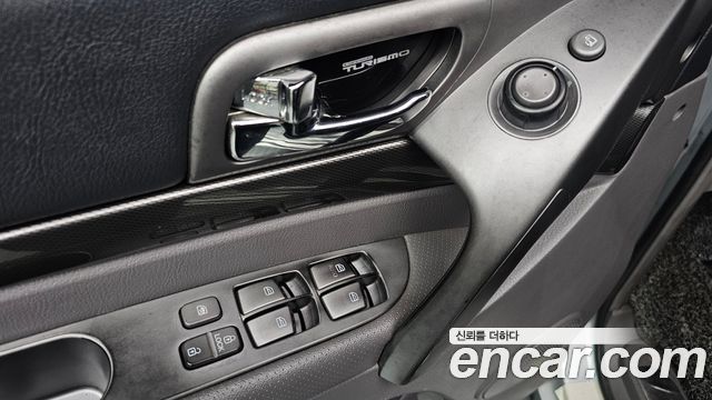 KG Mobility (SsangYong) Korando Turismo 4WD RT 11-seater 2014 — фото 33