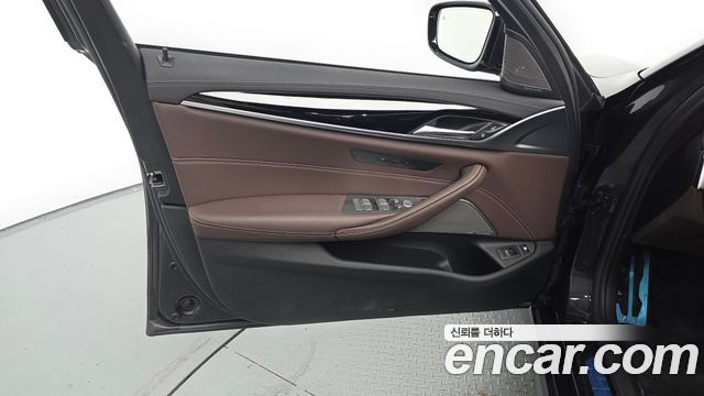 BMW 5 Series (G30) 530e M Sport 2021 — фото 24