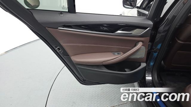 BMW 5 Series (G30) 530e M Sport 2021 — фото 25