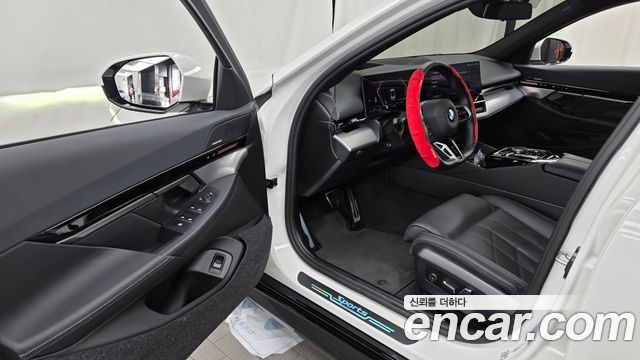 BMW 5 Series (G60) 520i Special Edition 2024 — фото 10