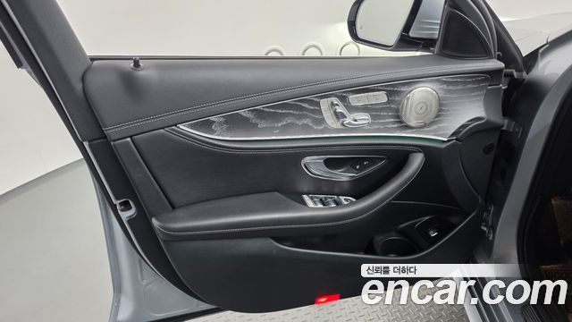 Mercedes-Benz E-Class (W213) E350 4MATIC AMG Line 2022 — фото 24