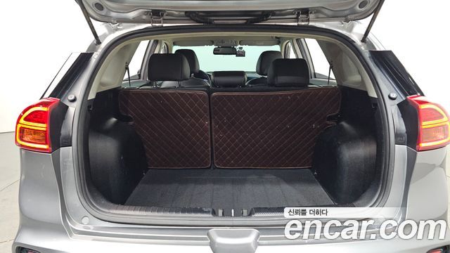 Kia Niro 1.6 HEV Prestige 2022 — фото 20