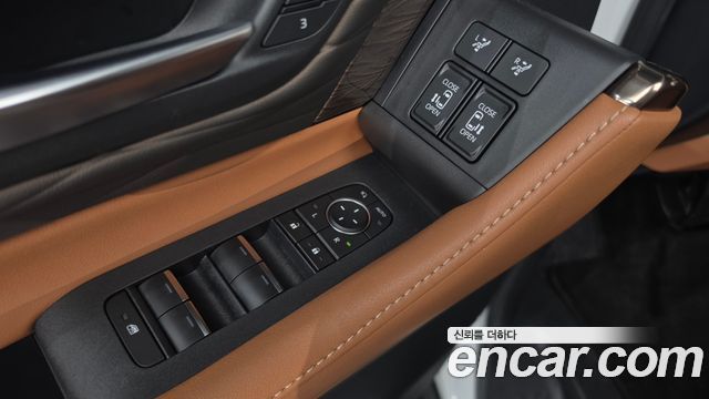 Toyota Alphard (IV) 2.5 HEV Executive AWD 2025 — фото 27