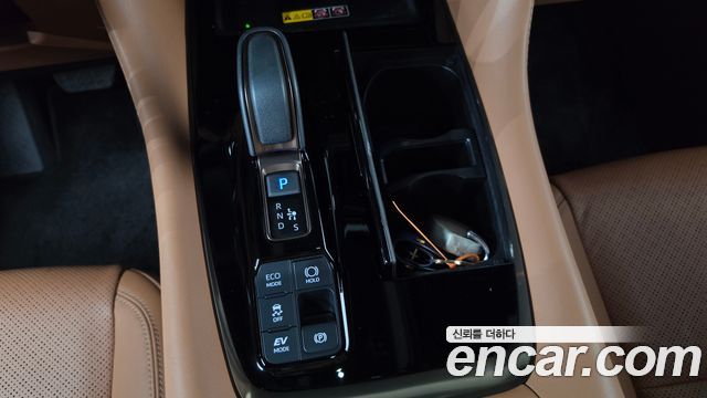 Toyota Alphard (IV) 2.5 HEV Executive AWD 2025 — фото 31