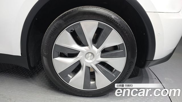 Tesla Model Y Long Range AWD 2022 — фото 21