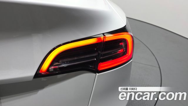 Tesla Model Y Long Range AWD 2022 — фото 23