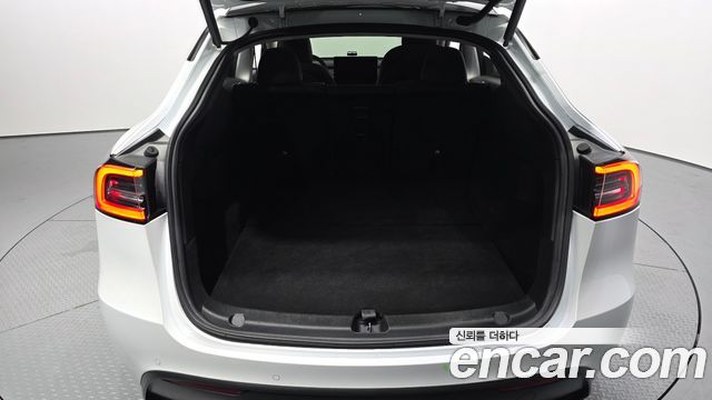 Tesla Model Y Long Range AWD 2022 — фото 32