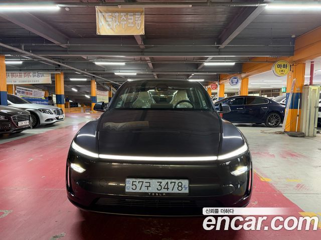Tesla Model Y L Long Range AWD