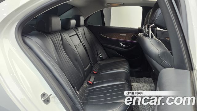 Mercedes-Benz E-Class (W213) E220d Exclusive 2018 — фото 11