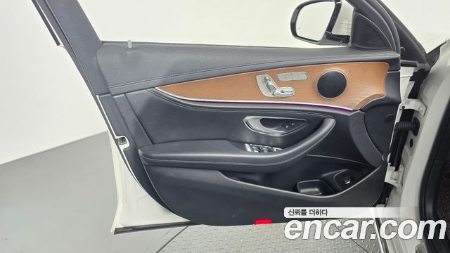 Mercedes-Benz E-Class (W213) E220d Exclusive 2018 — фото 24