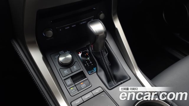 Lexus NX300h Supreme 2018 — фото 9
