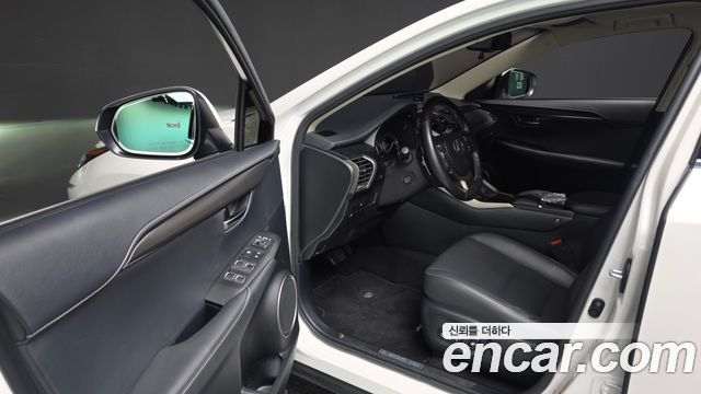 Lexus NX300h Supreme 2018 — фото 10