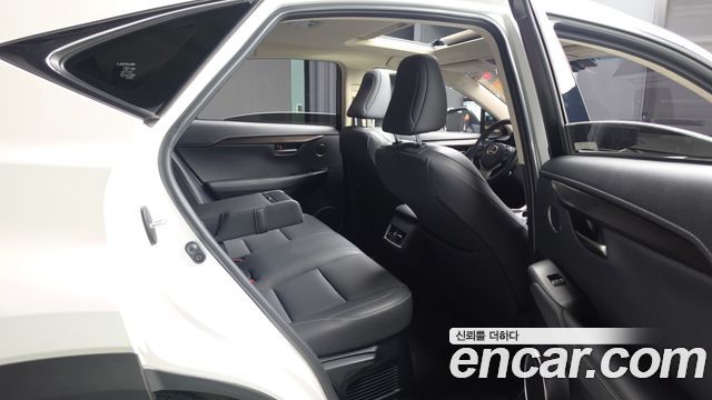 Lexus NX300h Supreme 2018 — фото 15