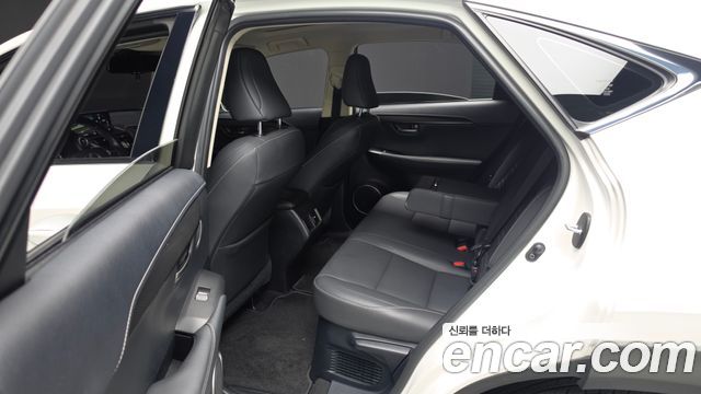 Lexus NX300h Supreme 2018 — фото 16