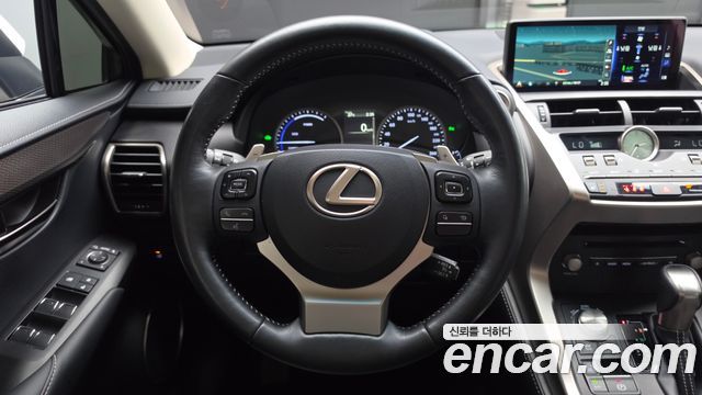 Lexus NX300h Supreme 2018 — фото 17