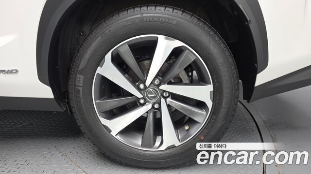 Lexus NX300h Supreme 2018 — фото 27