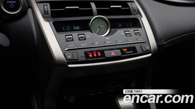 Lexus NX300h Supreme 2018 — фото 34