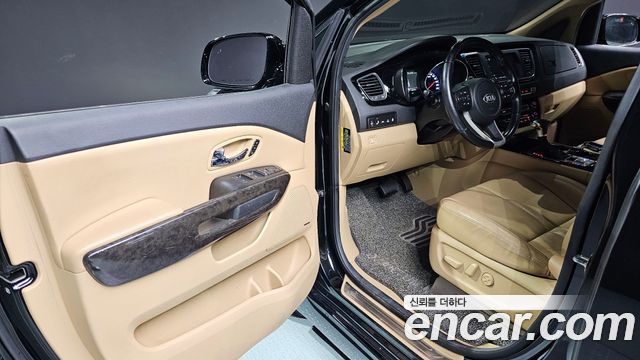Kia Carnival 9-Seater Hi-Limousine Noblesse Special 2020 — фото 11