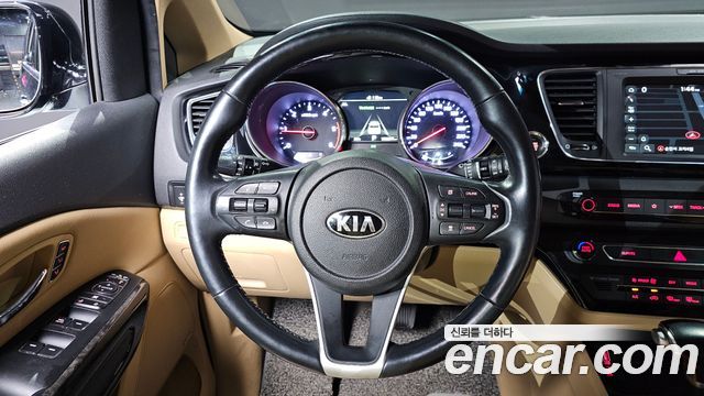Kia Carnival 9-Seater Hi-Limousine Noblesse Special 2020 — фото 12