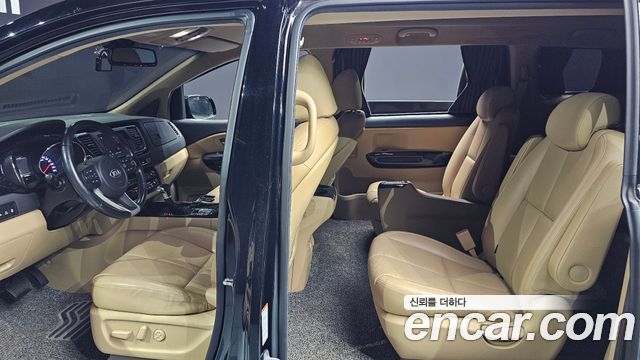 Kia Carnival 9-Seater Hi-Limousine Noblesse Special 2020 — фото 16