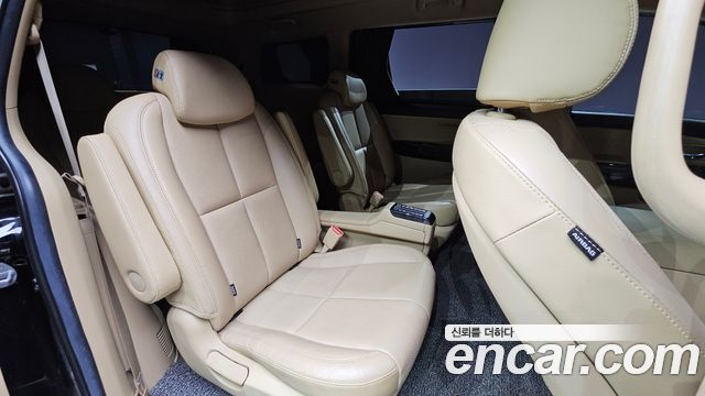 Kia Carnival 9-Seater Hi-Limousine Noblesse Special 2020 — фото 19