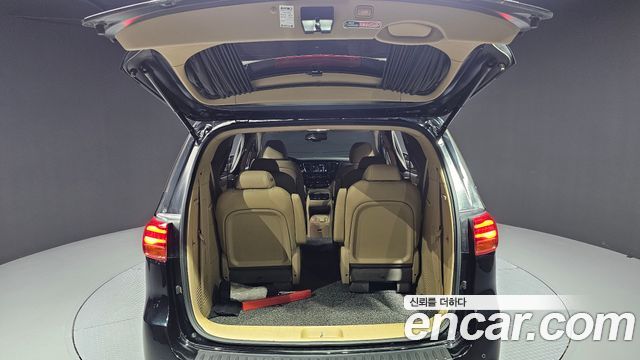 Kia Carnival 9-Seater Hi-Limousine Noblesse Special 2020 — фото 20