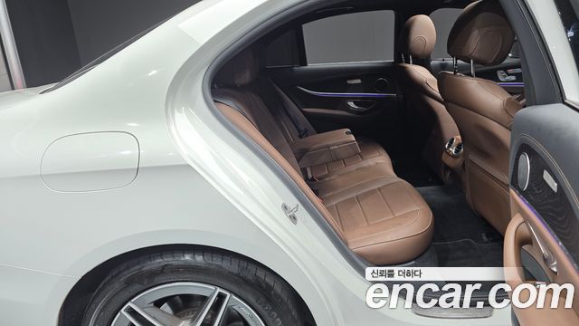 Mercedes-Benz E-Class (W213) E250 AMG Line 2023 — фото 11