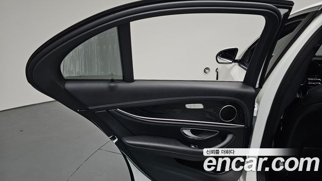 Mercedes-Benz E-Class (W213) E220d 4MATIC AMG Line 2021 — фото 25