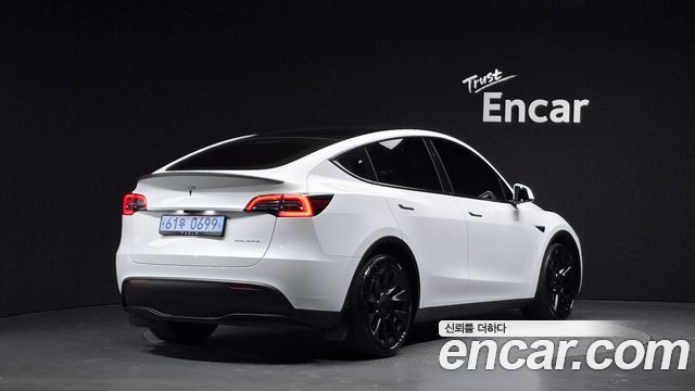 Tesla Model Y Long Range AWD 2024 — фото 2