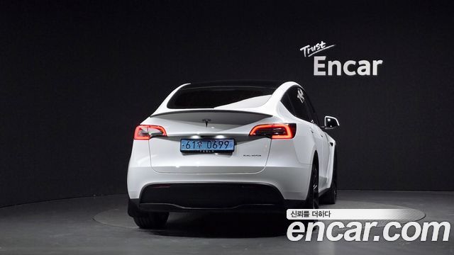 Tesla Model Y Long Range AWD 2024 — фото 4