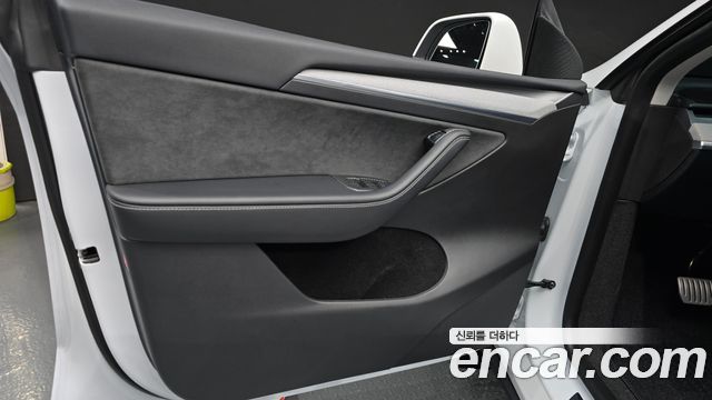 Tesla Model Y Long Range AWD 2024 — фото 30