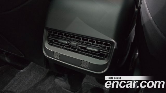 Tesla Model Y Long Range AWD 2024 — фото 34