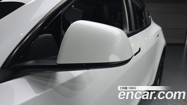 Tesla Model Y Long Range AWD 2024 — фото 36