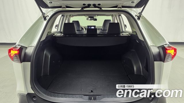 Toyota RAV4 (V) 2.5 2WD 2019 — фото 17