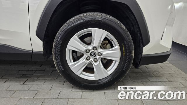 Toyota RAV4 (V) 2.5 2WD 2019 — фото 21