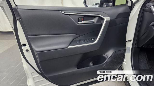 Toyota RAV4 (V) 2.5 2WD 2019 — фото 24